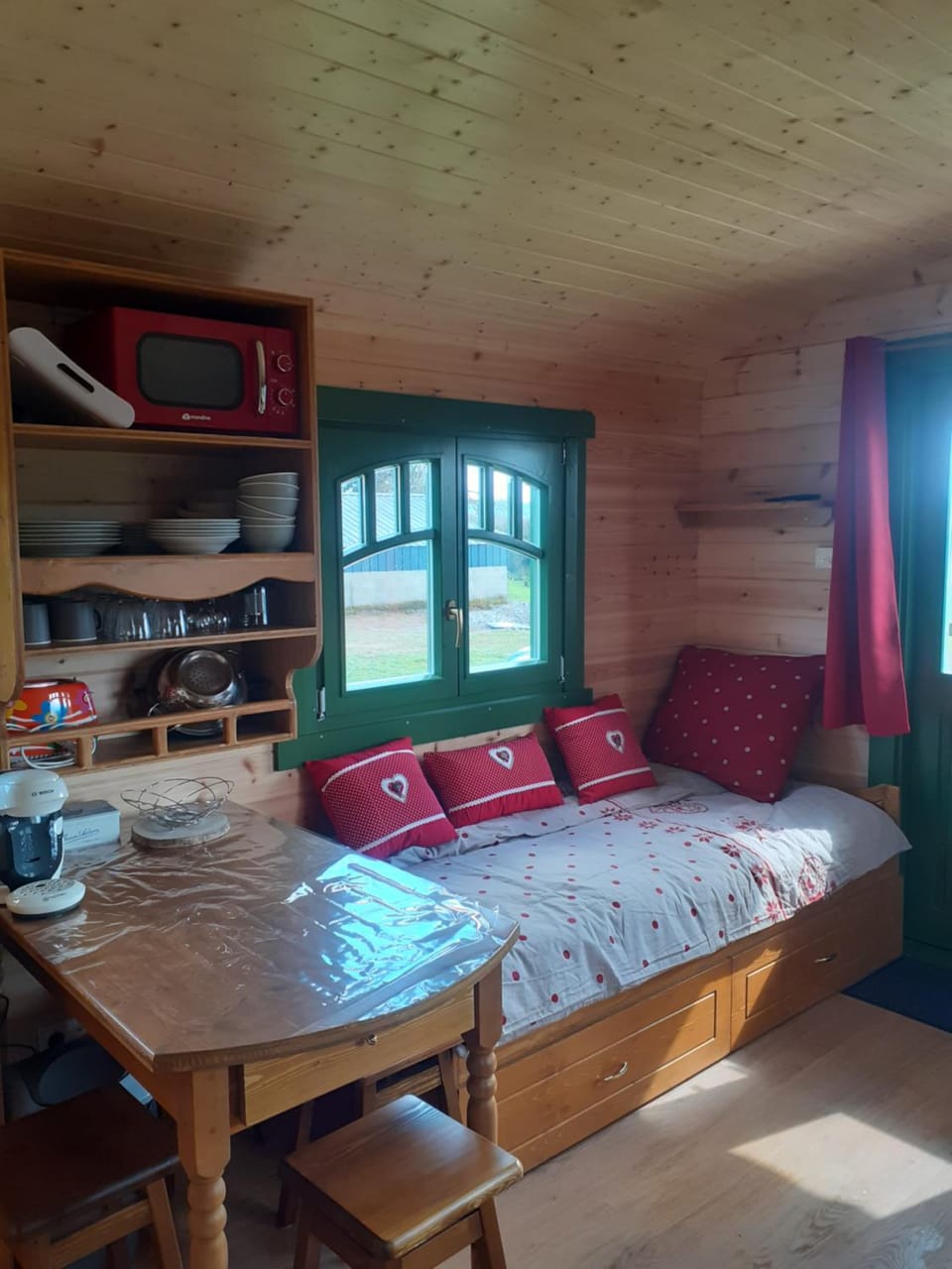 La roulotte de kermorzu Luxury tent in Brittany