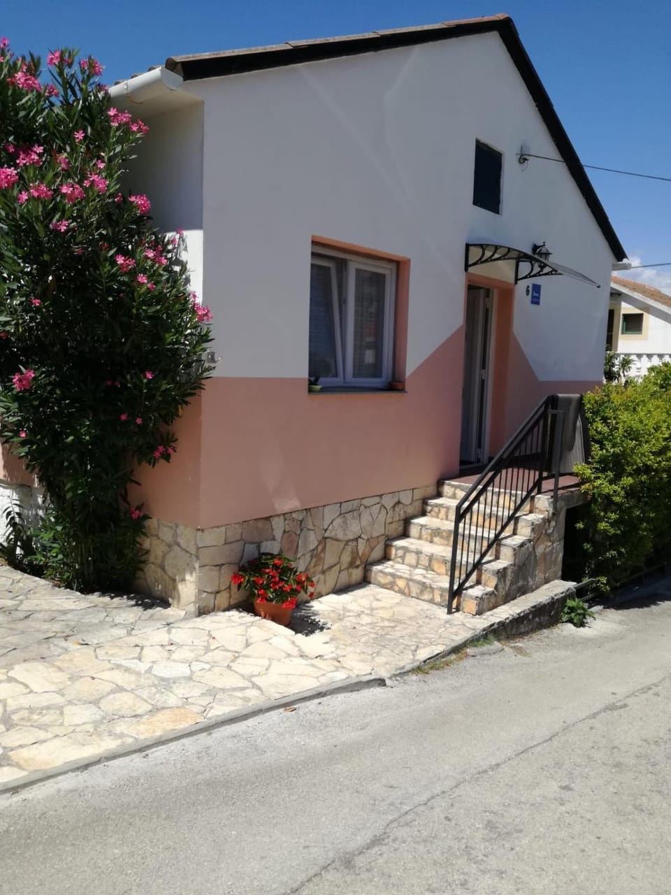 Facade/entrance