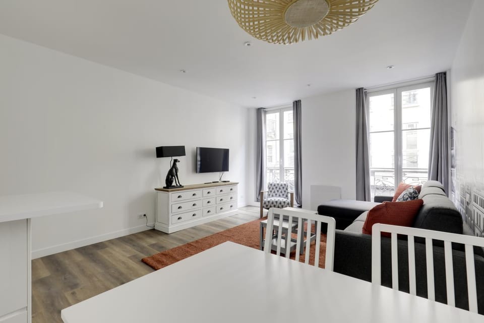AC 4p apt - Louvres Place Vendome Paris center by Weekome Apartment in Paris