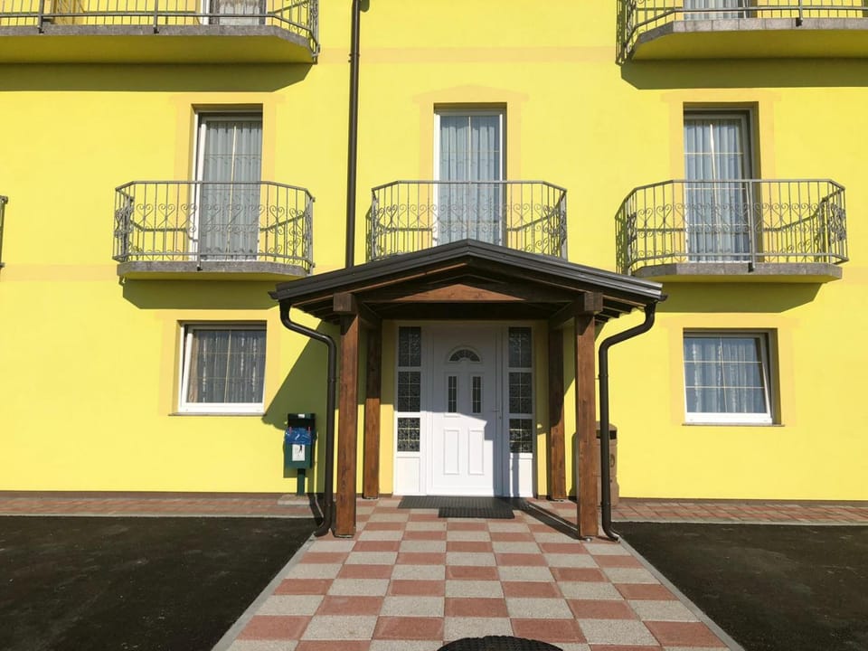 Property building, Facade/entrance