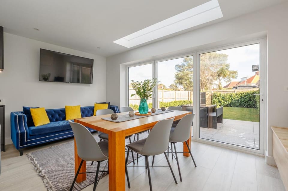 The Laurels by Grandeur Property House in Poole
