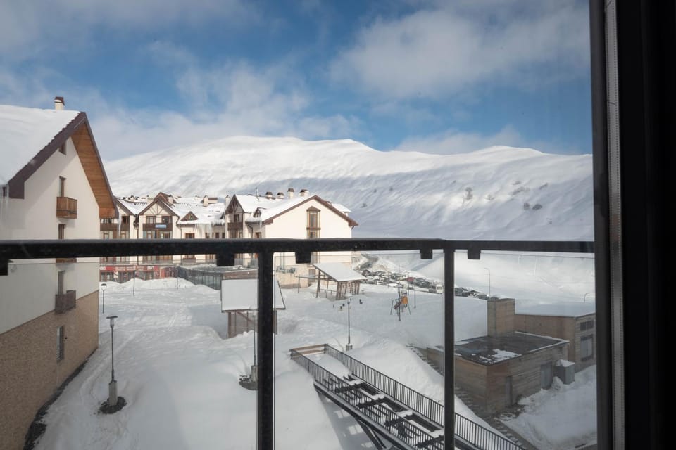 Property building, Nearby landmark, Day, Natural landscape, Winter, View (from property/room), Balcony/Terrace, Mountain view