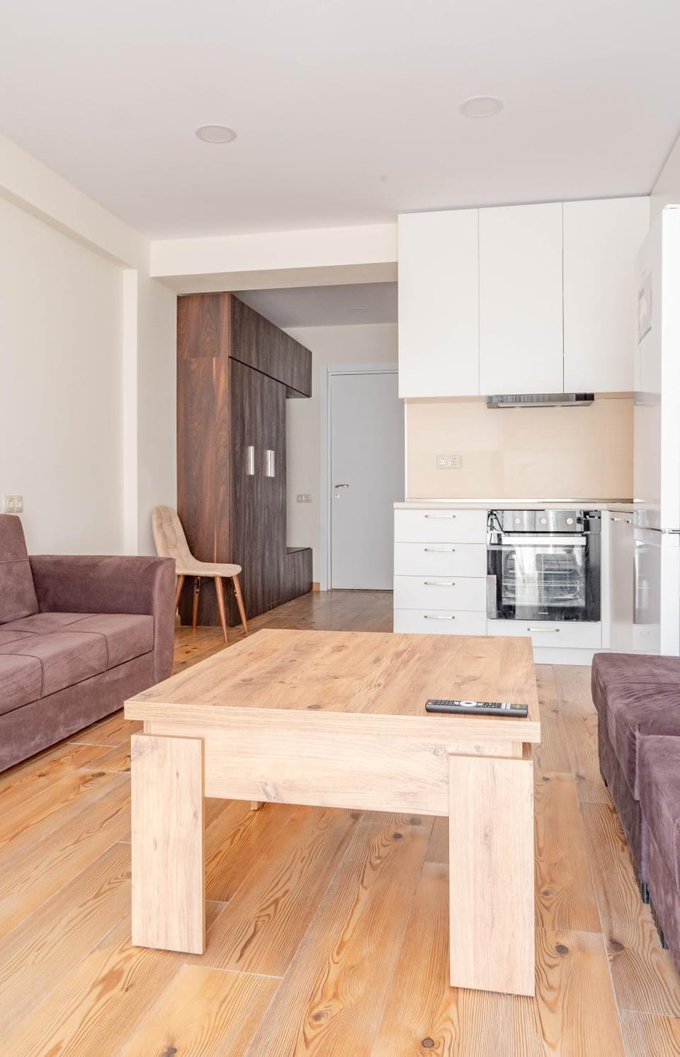 Kitchen or kitchenette, Living room, Seating area, Dining area, pet friendly, stove