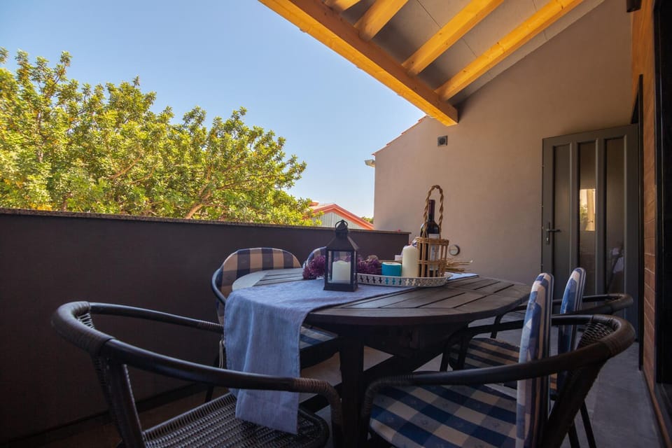 Apartment Vijula - central with private parking Apartment in Komiža