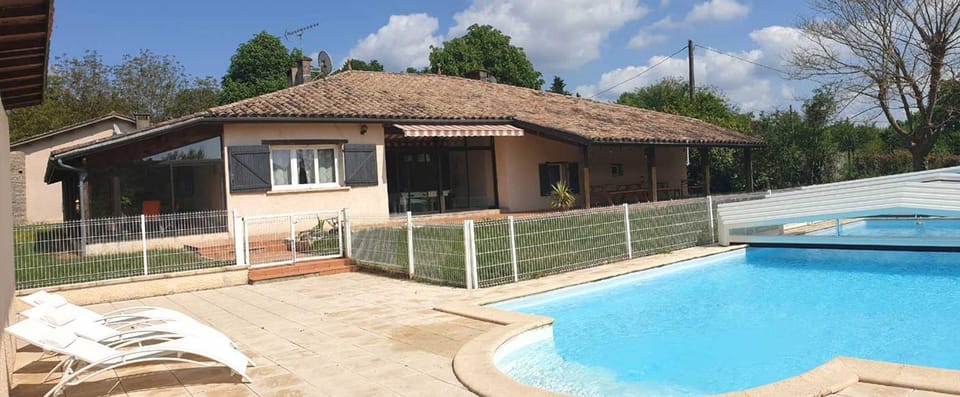 Shower, Spring, Day, Night, Natural landscape, Winter, Summer, View (from property/room), View (from property/room), Autumn, On site, Garden view, Garden view, Landmark view, Landmark view, Pool view, Pool view, Swimming pool, Swimming pool, Swimming pool, Seasons, Time of day, Sunrise, sunbed, sunbed