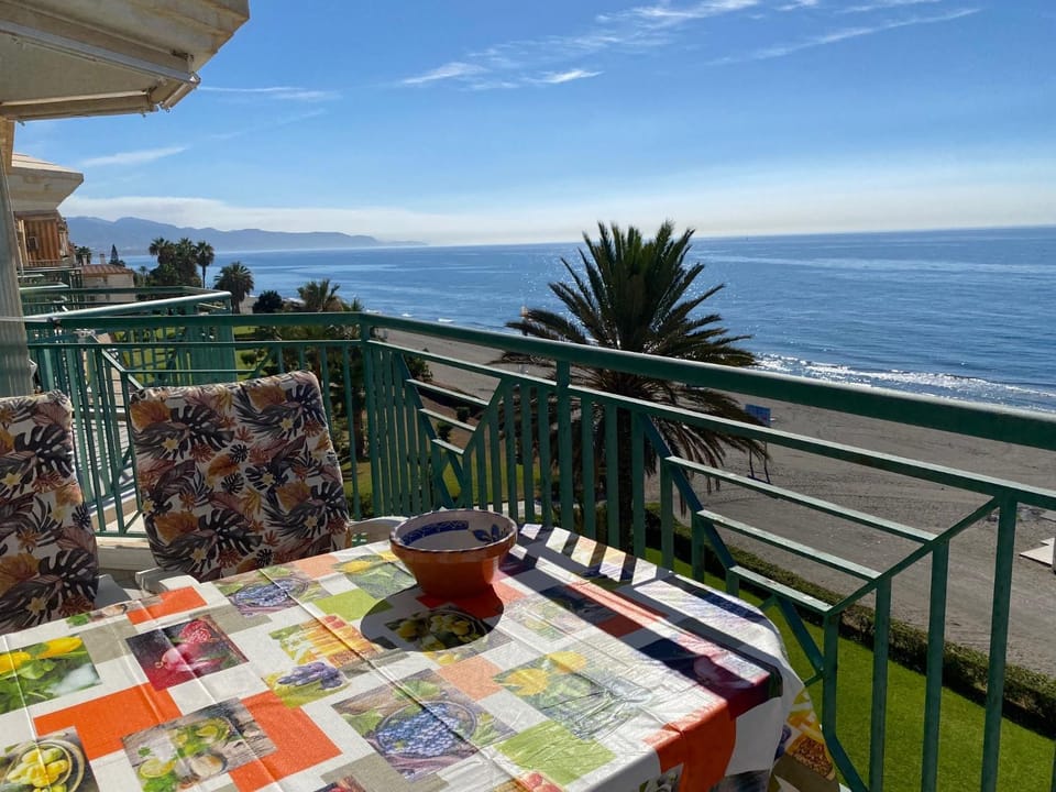 Day, Natural landscape, View (from property/room), Balcony/Terrace, Dining area, Sea view
