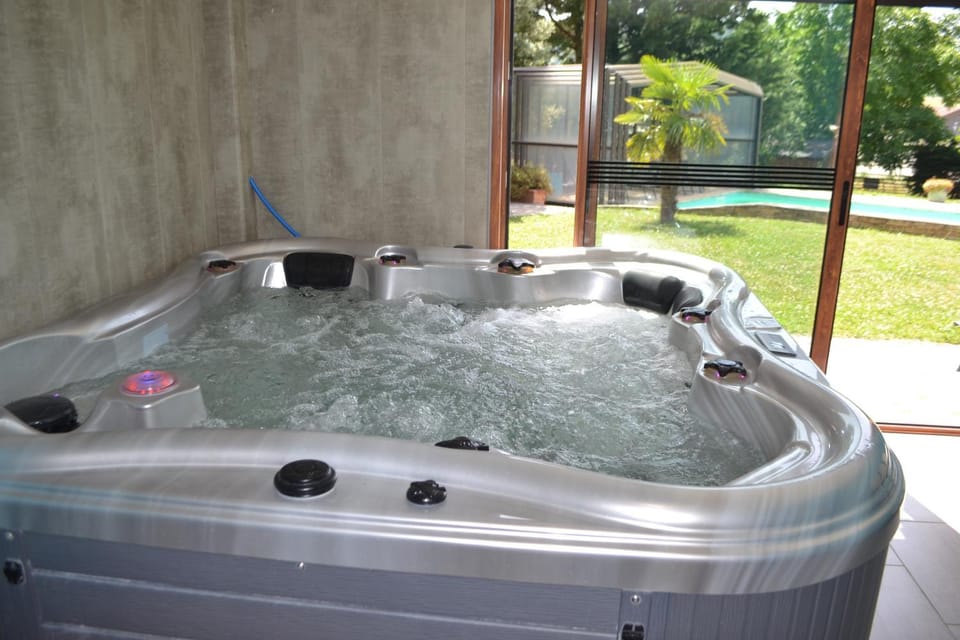 Hot Tub, Spa and wellness centre/facilities