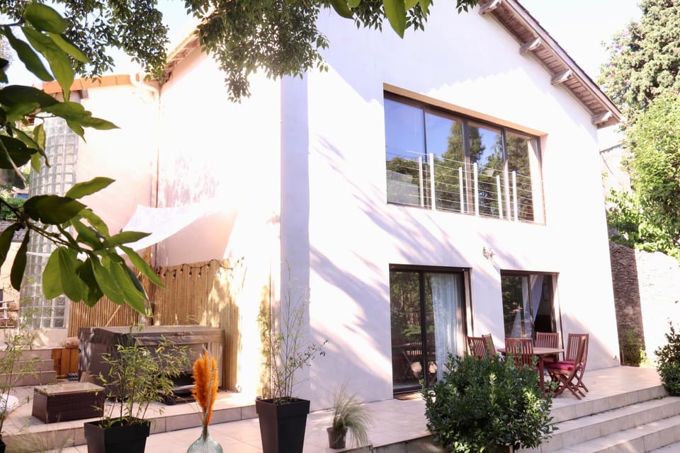 Property building, Facade/entrance, Garden