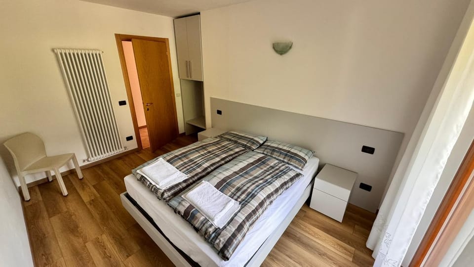 Bed, Photo of the whole room, Bedroom, wardrobe