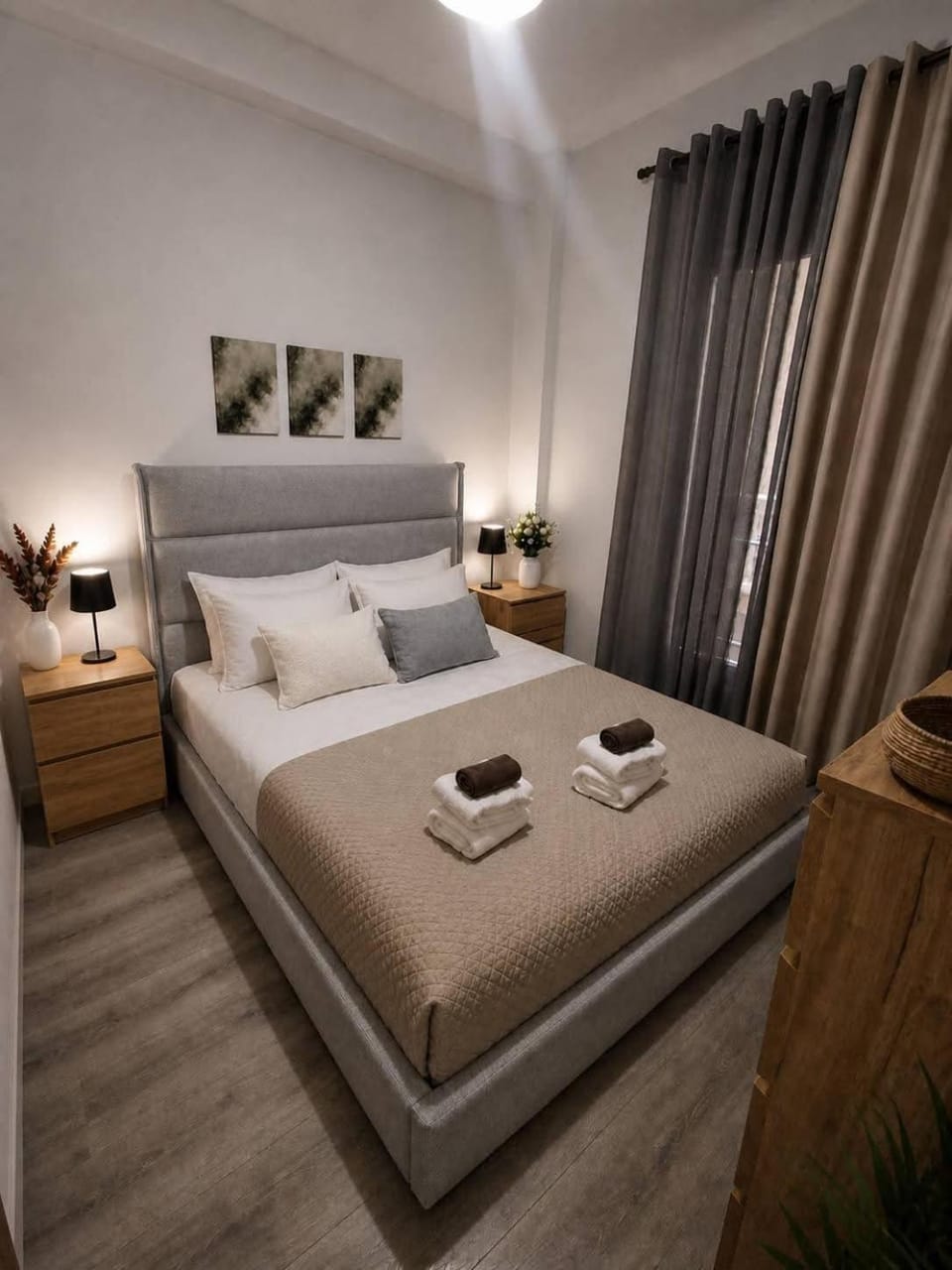 Bed, Photo of the whole room, Bedroom