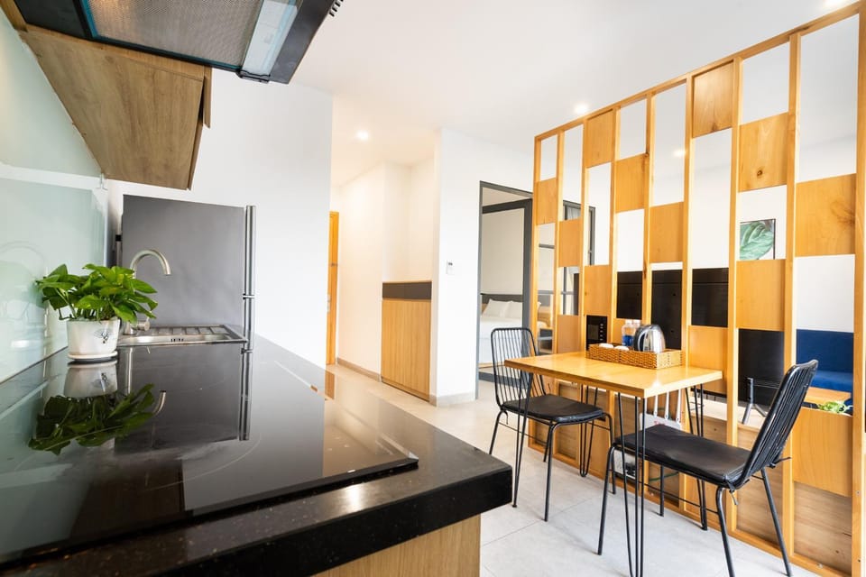Kitchen or kitchenette, Dining area