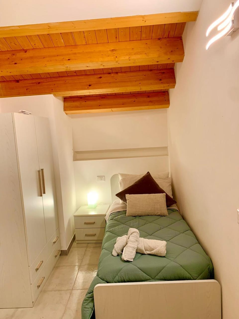 Bedroom, wardrobe