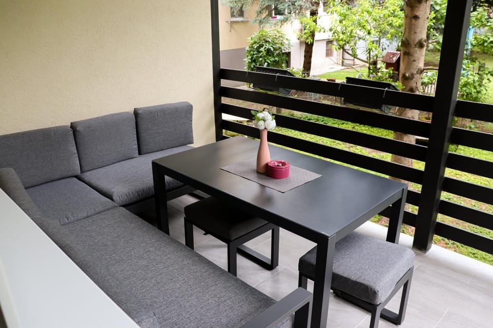 Balcony/Terrace, Seating area, Garden view