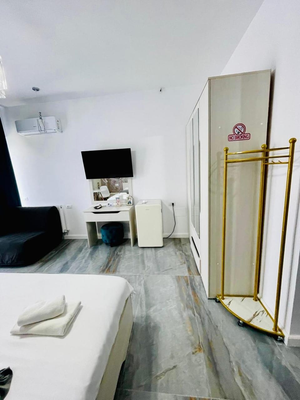 TV and multimedia, Living room, wardrobe