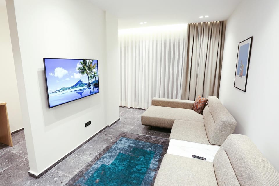 TV and multimedia, Living room, Seating area, Evening entertainment