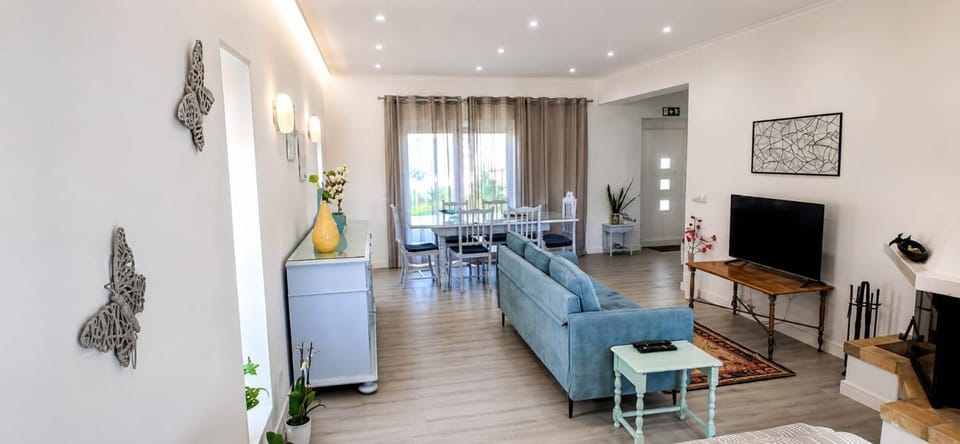 Like-Home-T3 House-garden, sea view, beach House in Lisbon District