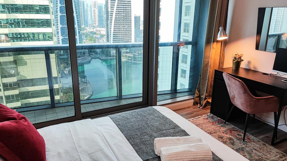 Bed, Photo of the whole room, Bedroom, City view, Lake view
