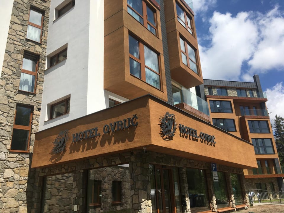 Property building, Facade/entrance, Property logo or sign