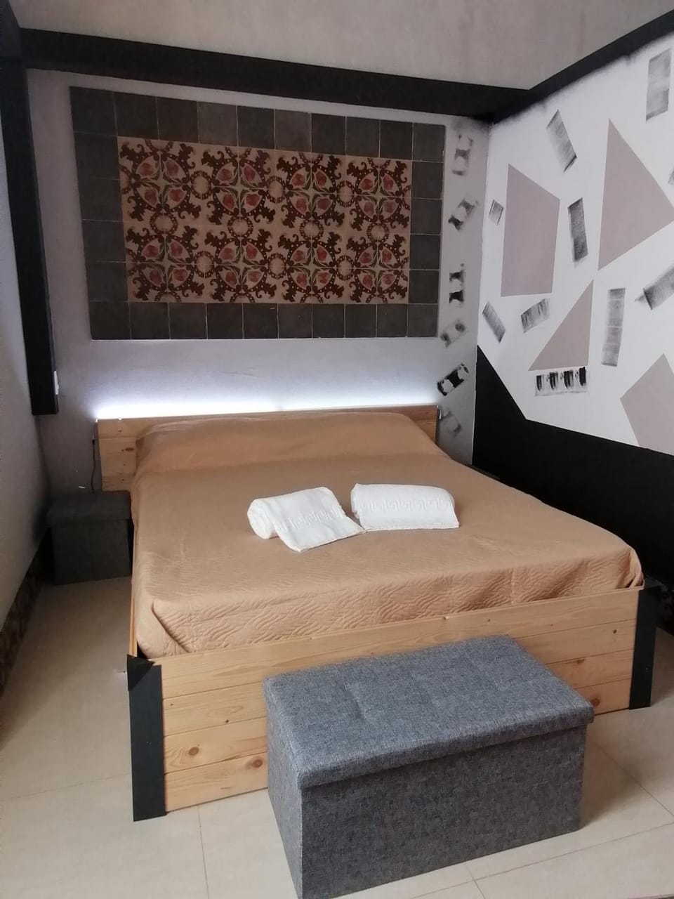 Bed, Photo of the whole room, Bedroom