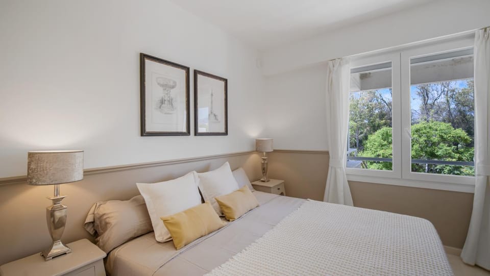 Beach-line apartment with 3 bedrooms in Estepona Apartment in Costa del Sol
