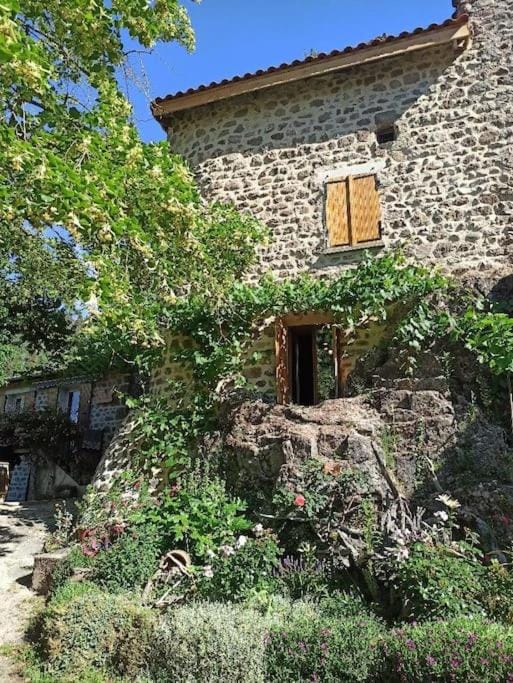 Gîte le rocher du château de Retourtour House in Provence