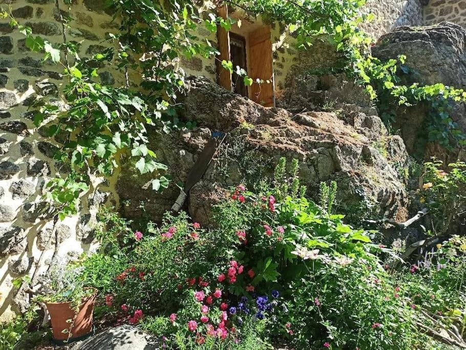 Gîte le rocher du château de Retourtour House in Provence