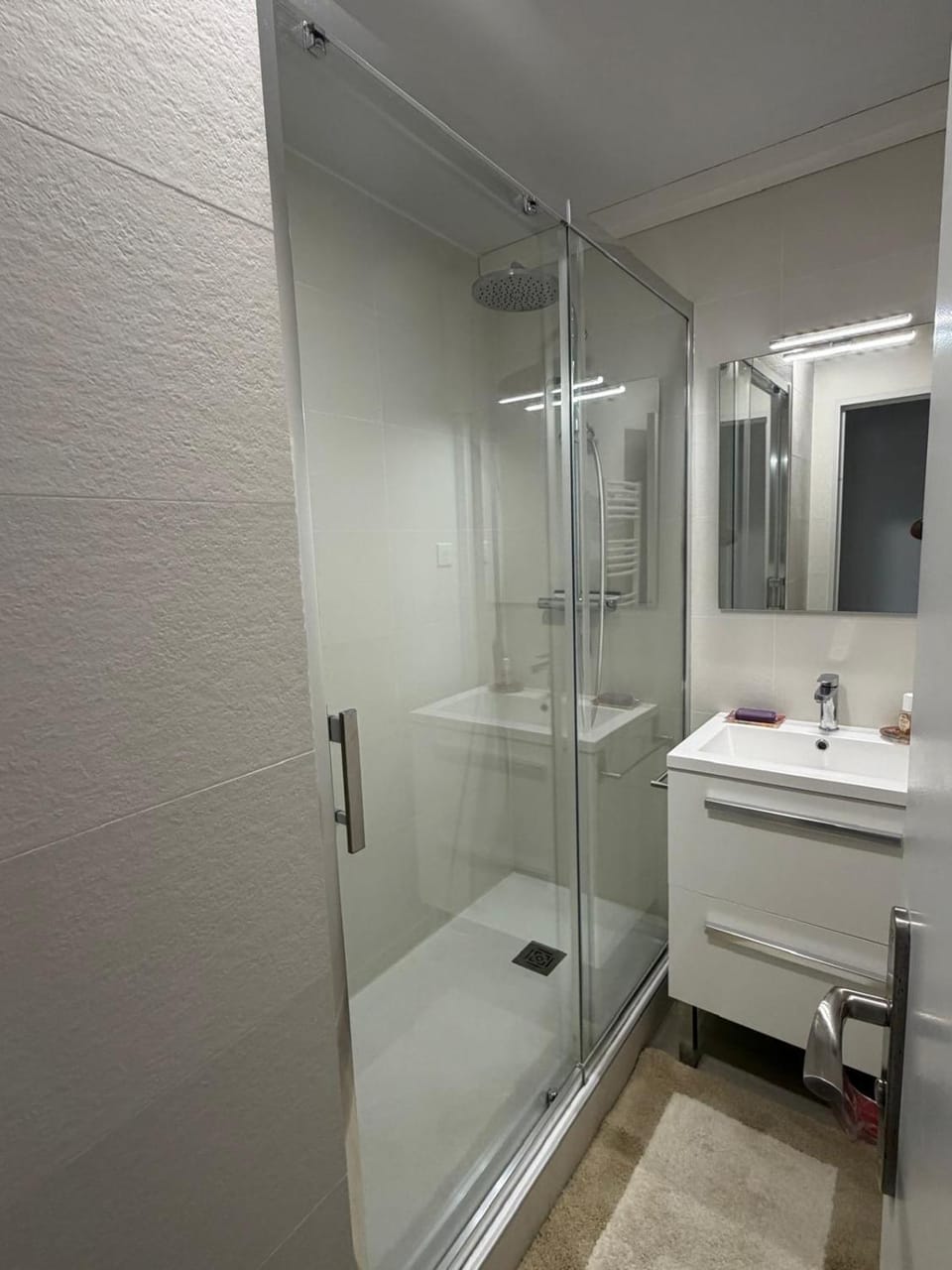 Shower, Bathroom, towels