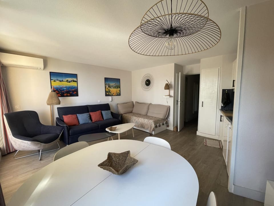 Communal lounge/ TV room, Bed, TV and multimedia, Living room, Dining area