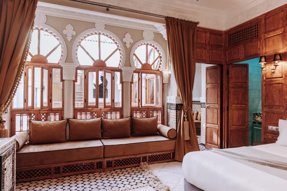 Bed, Photo of the whole room, Seating area, Bedroom