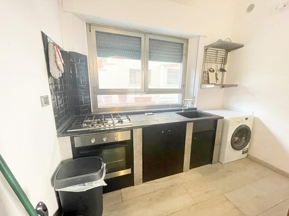 Kitchen or kitchenette, oven, stove, washing machine