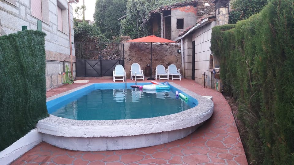 Swimming pool, Swimming pool