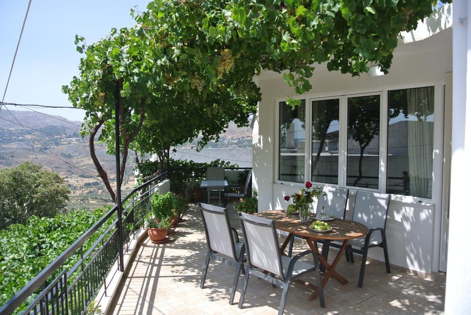 Balcony/Terrace, Balcony/Terrace, Mountain view