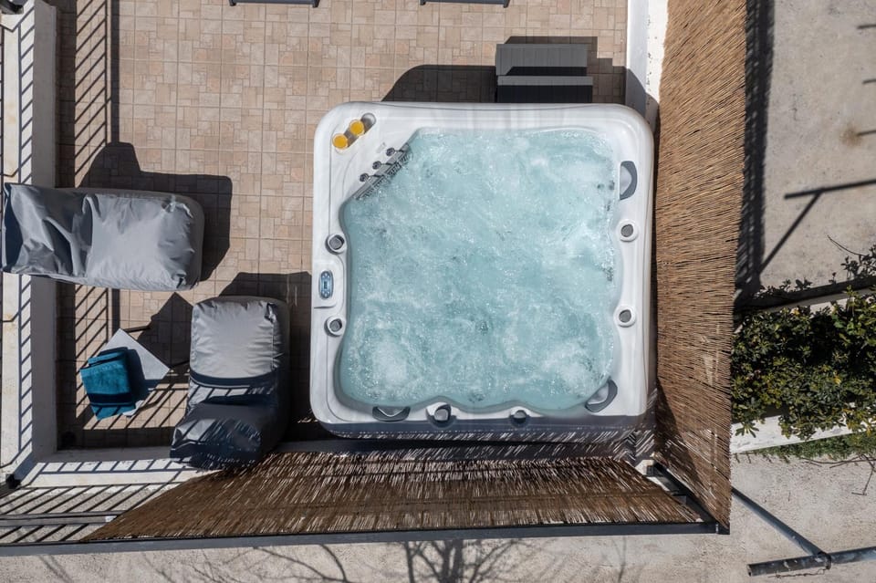 Hot Tub, Hot Tub