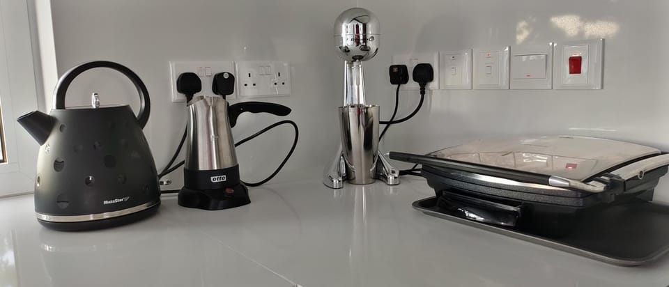 Coffee/tea facilities, toaster, kitchen