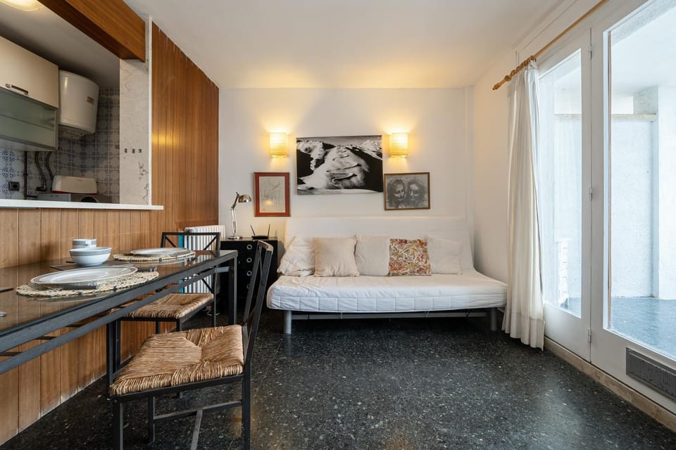 Property building, Living room, Bedroom