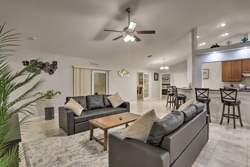 Heated Pool & Spa, 4 Mi to Beach: Seminole Home House in Largo