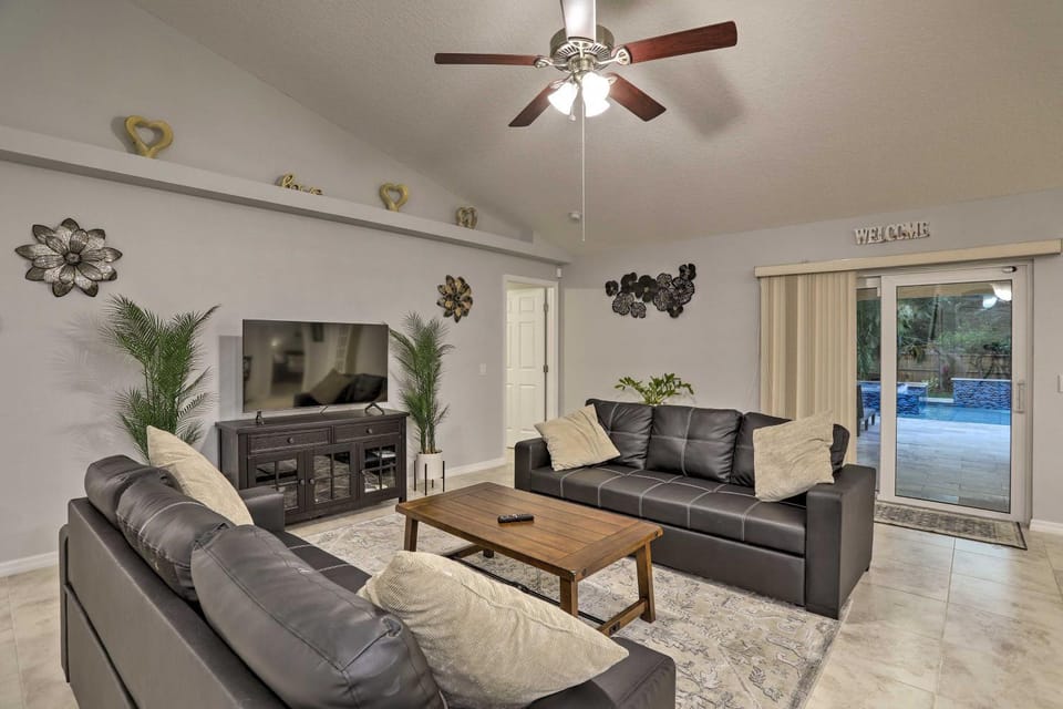 Heated Pool & Spa, 4 Mi to Beach: Seminole Home House in Largo