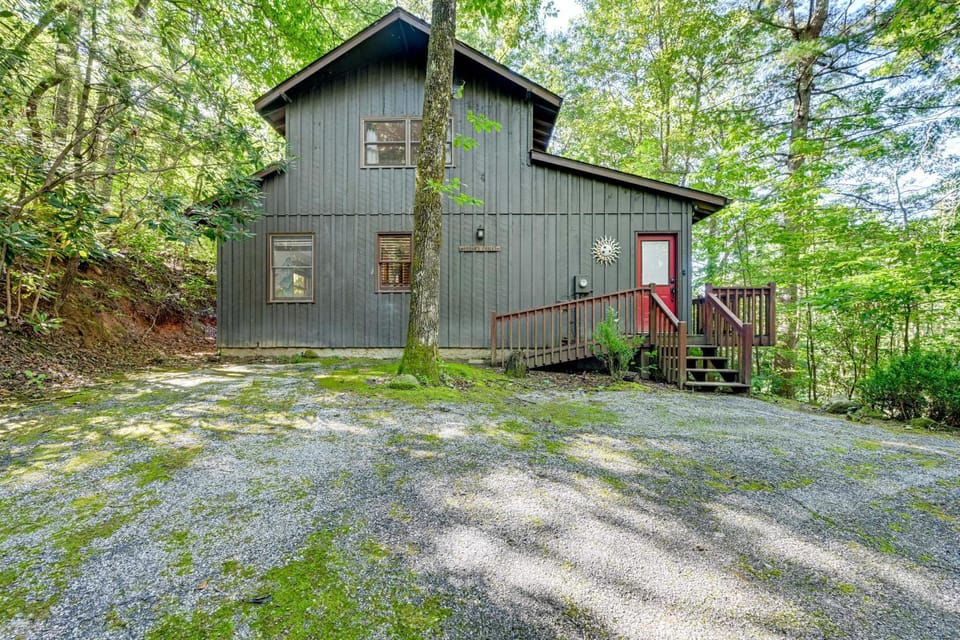 Artist's Retreat at Sky Valley w/ Balcony & Deck House in Sky Valley