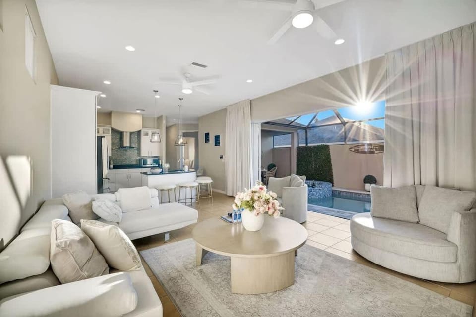 3 Minutes To Beach, Dining, & Nightlife, 4 Bedroom, 4 Bathroom, Equipped With Pool & Spa Lux Family Home Sleeps 10 House in Naples Park