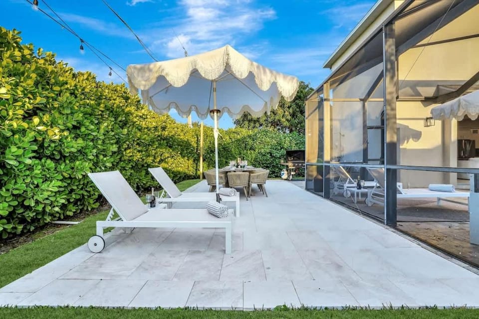 3 Minutes To Beach, Dining, & Nightlife, 4 Bedroom, 4 Bathroom, Equipped With Pool & Spa Lux Family Home Sleeps 10 House in Naples Park