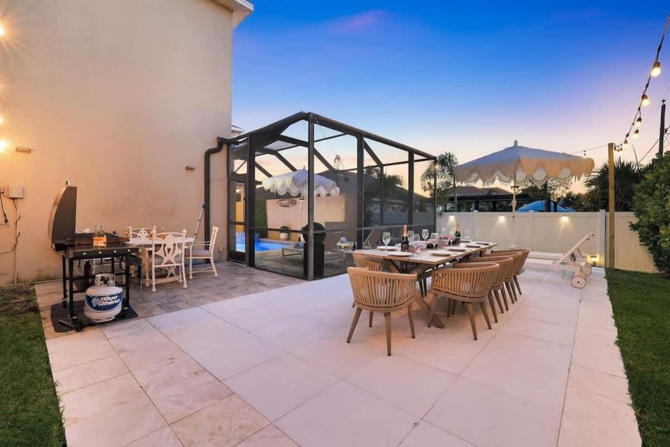 3 Minutes To Beach, Dining, & Nightlife, 4 Bedroom, 4 Bathroom, Equipped With Pool & Spa Lux Family Home Sleeps 10 House in Naples Park