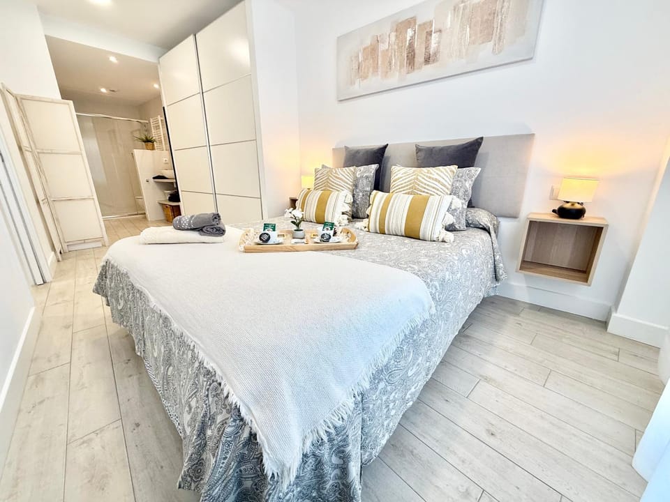 Bed, Photo of the whole room, Bedroom, towels, wardrobe