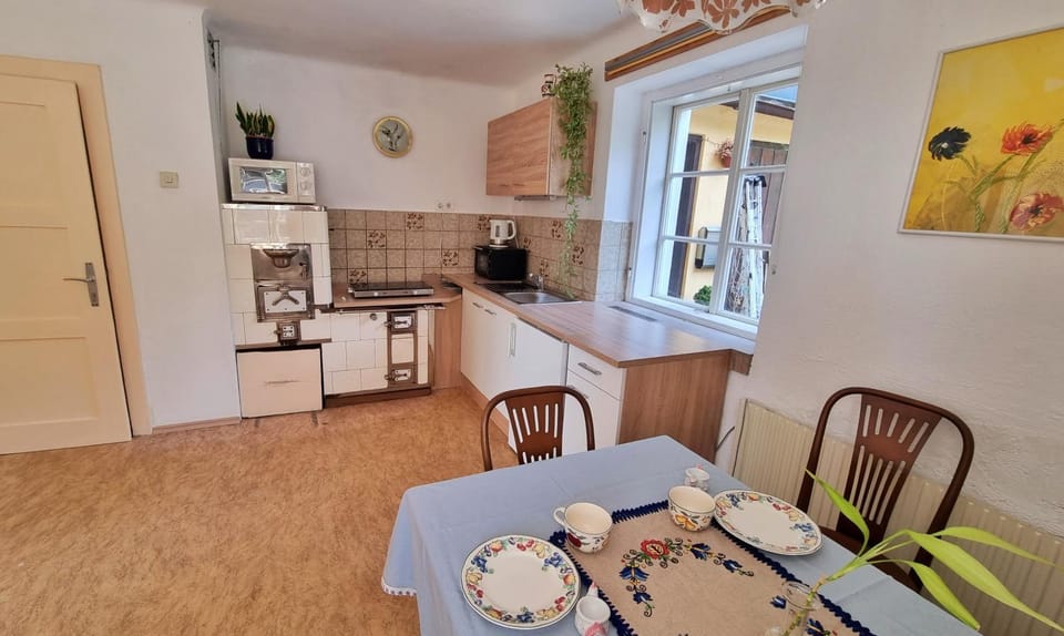 Kitchen or kitchenette, Dining area, kitchen