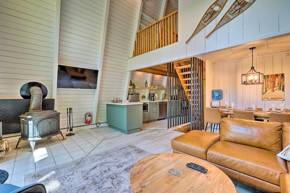 Wilmington Chalet w/ Hot Tub < 8 Mi to Mount Snow! House in Wilmington