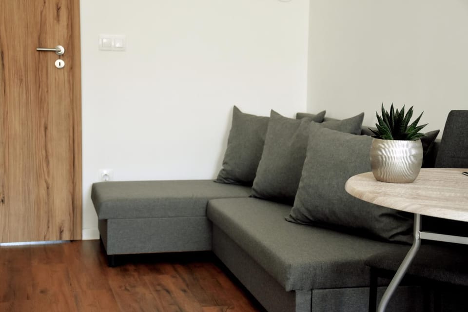 Seating area, Bedroom