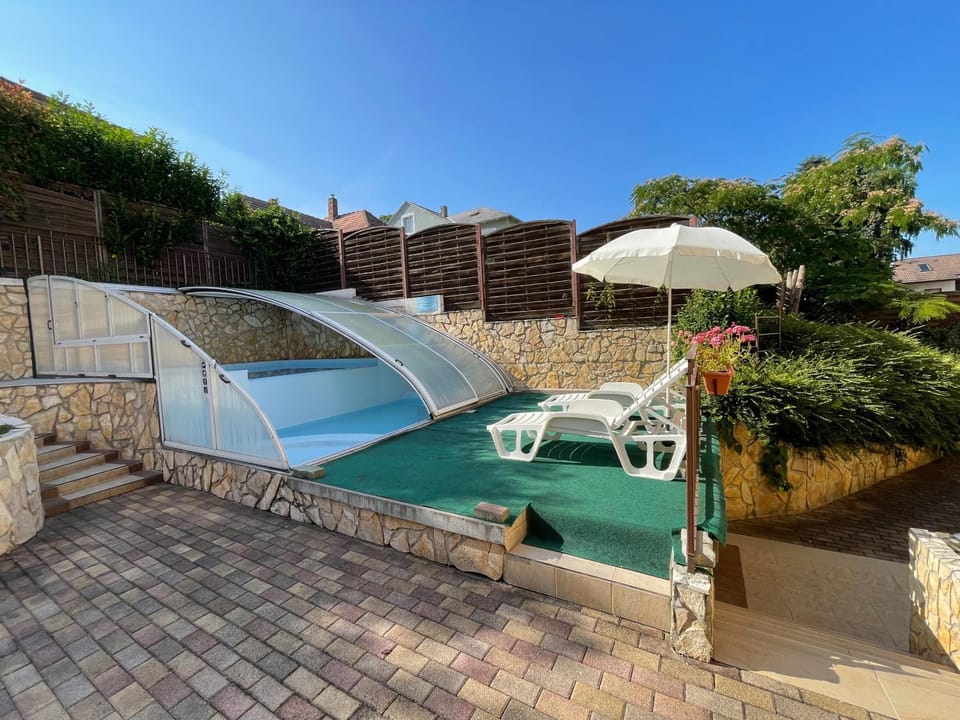 Pool view, Swimming pool, sunbed