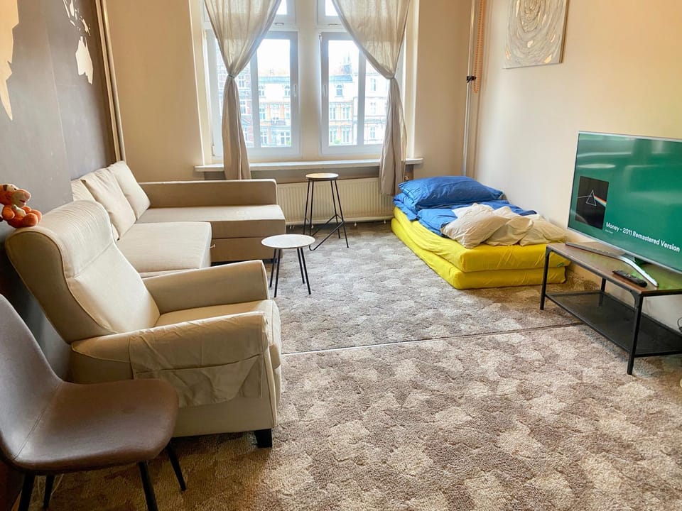 Living room, Photo of the whole room, Seating area, Bedroom