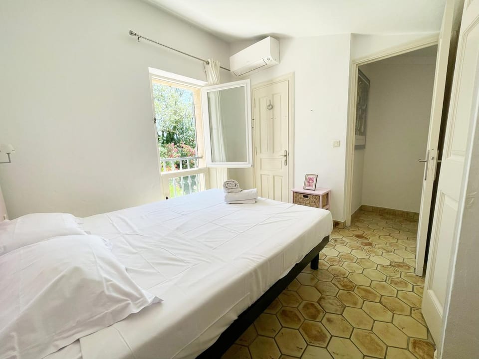 Appartement 11 en duplex - LES SUITES DE ROBINSON - Résidence avec piscine en bord de Siagne, à Mandelieu-La-Napoule Apartment in Mandelieu-La Napoule