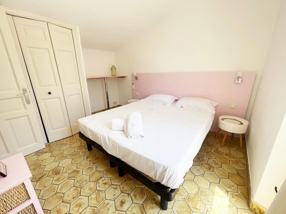 Appartement 11 en duplex - LES SUITES DE ROBINSON - Résidence avec piscine en bord de Siagne, à Mandelieu-La-Napoule Apartment in Mandelieu-La Napoule