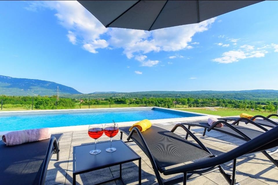Patio, Natural landscape, Balcony/Terrace, Mountain view, Pool view, Swimming pool
